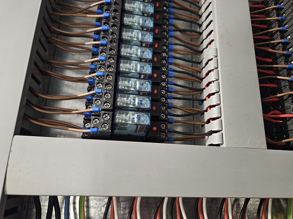 Industrijski elektro radovi na terenu